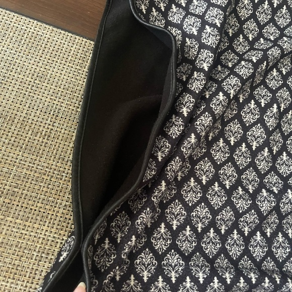 Elegant Black and Red Patterned Poncho - Picture 13 of 13